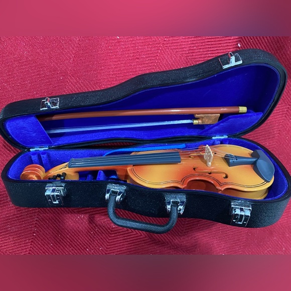 American Girl Violin Set - Picture 2 of 12